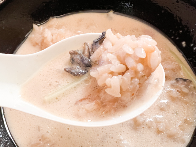 牡蠣エキスたっぷりの炊き込みご飯に牡蠣エキスたっぷりのスープが合わないわけがない！