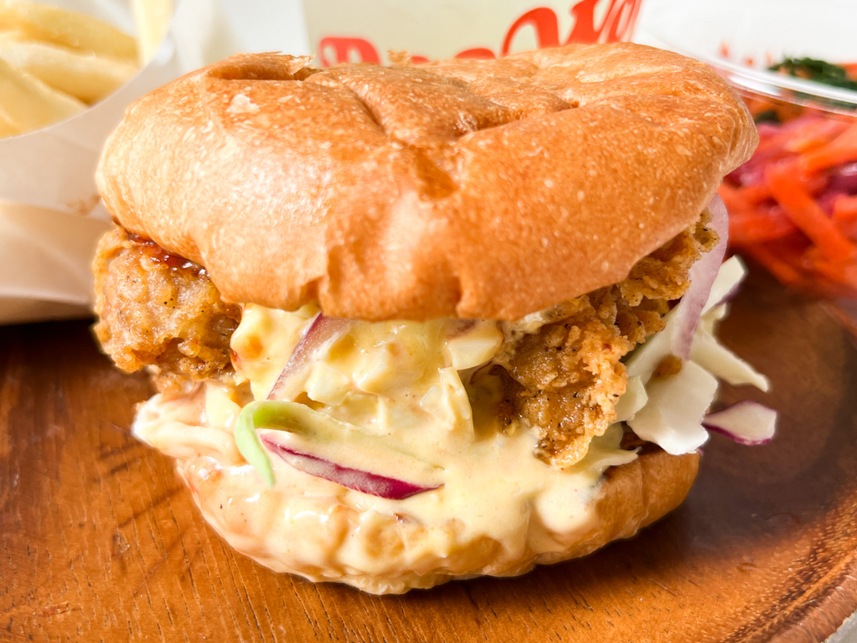 BBQソースとエッグマヨがクセになる！DooWop Chicken Burger「BBQエッグ」【チキンバーガー実食レポVol.1】